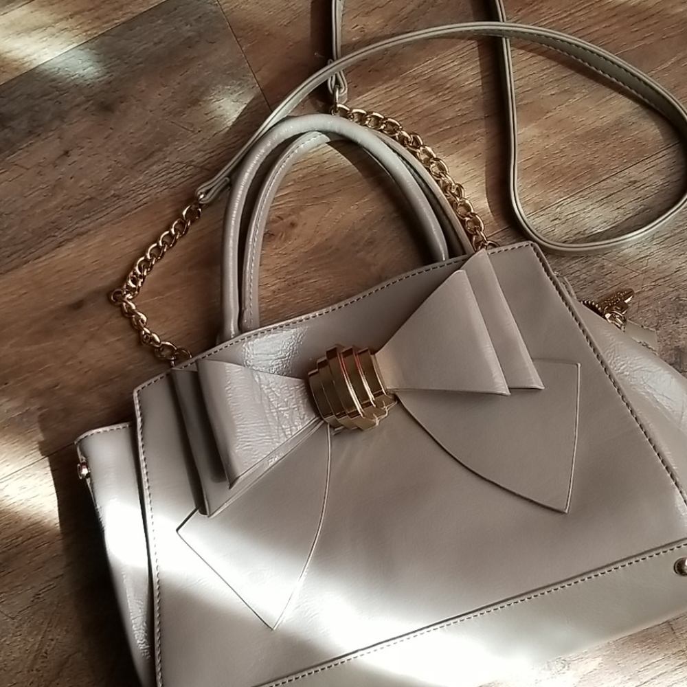 Nude purse